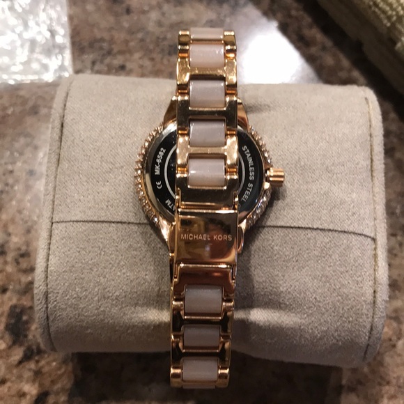 SOLD ON OFFER UP~Authentic and Beautiful Michael Kors Watch - Picture 5 of 7